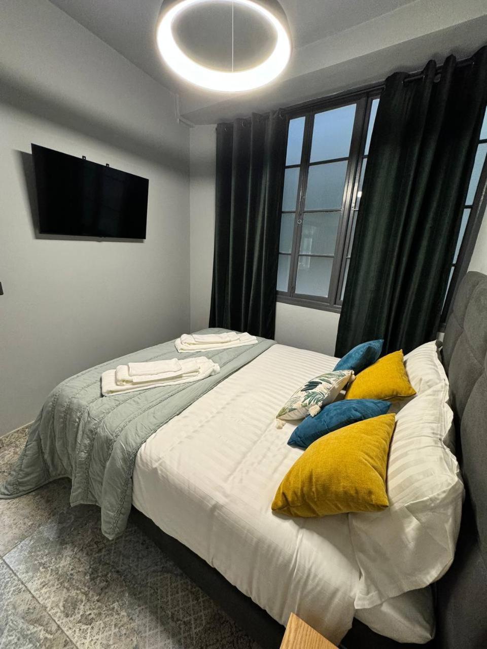 Alma De Malaga 2Br Stay With Art History & Comfort In The Heart Of The City 马拉加 外观 照片