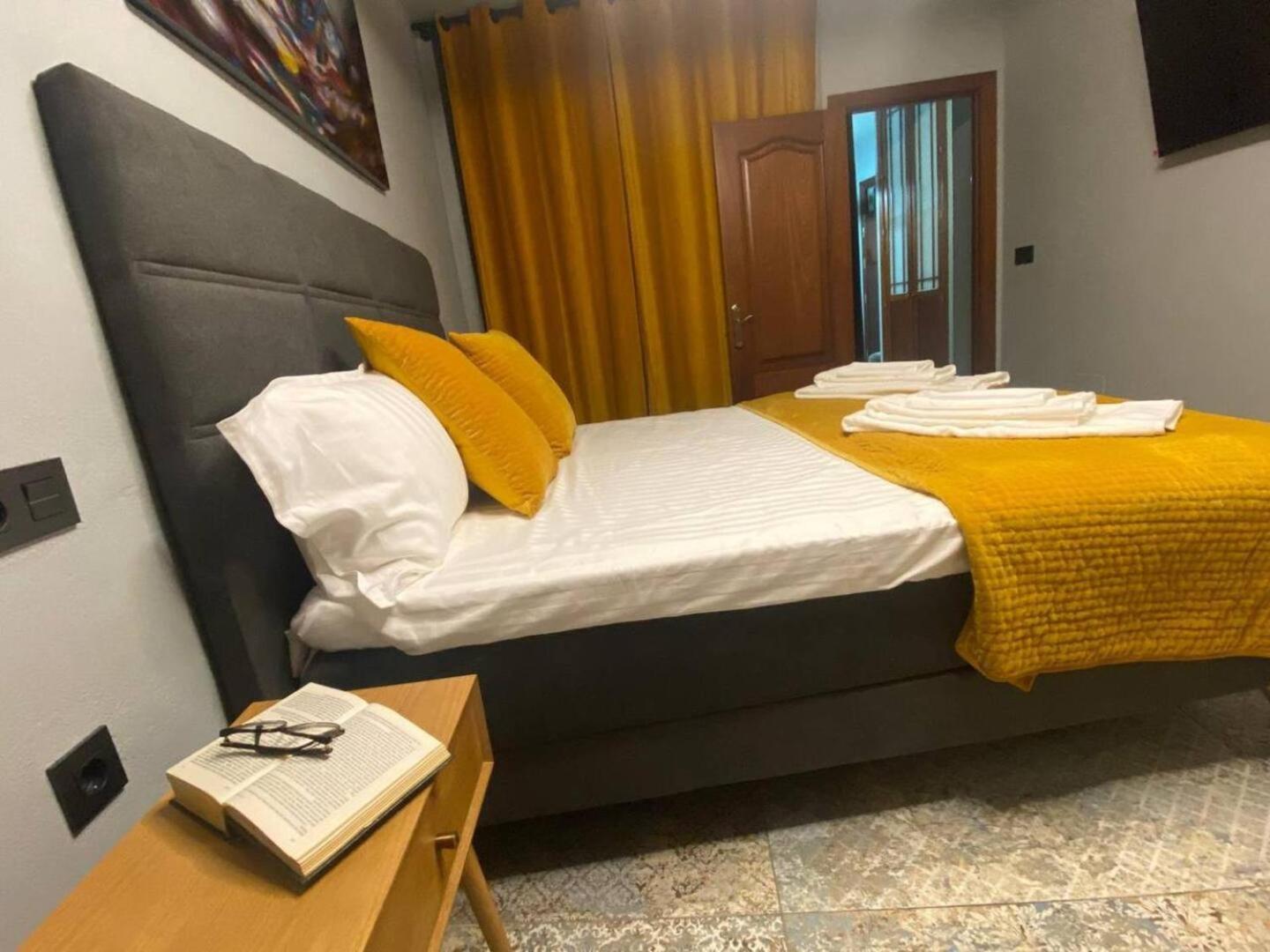 Alma De Malaga 2Br Stay With Art History & Comfort In The Heart Of The City 马拉加 外观 照片