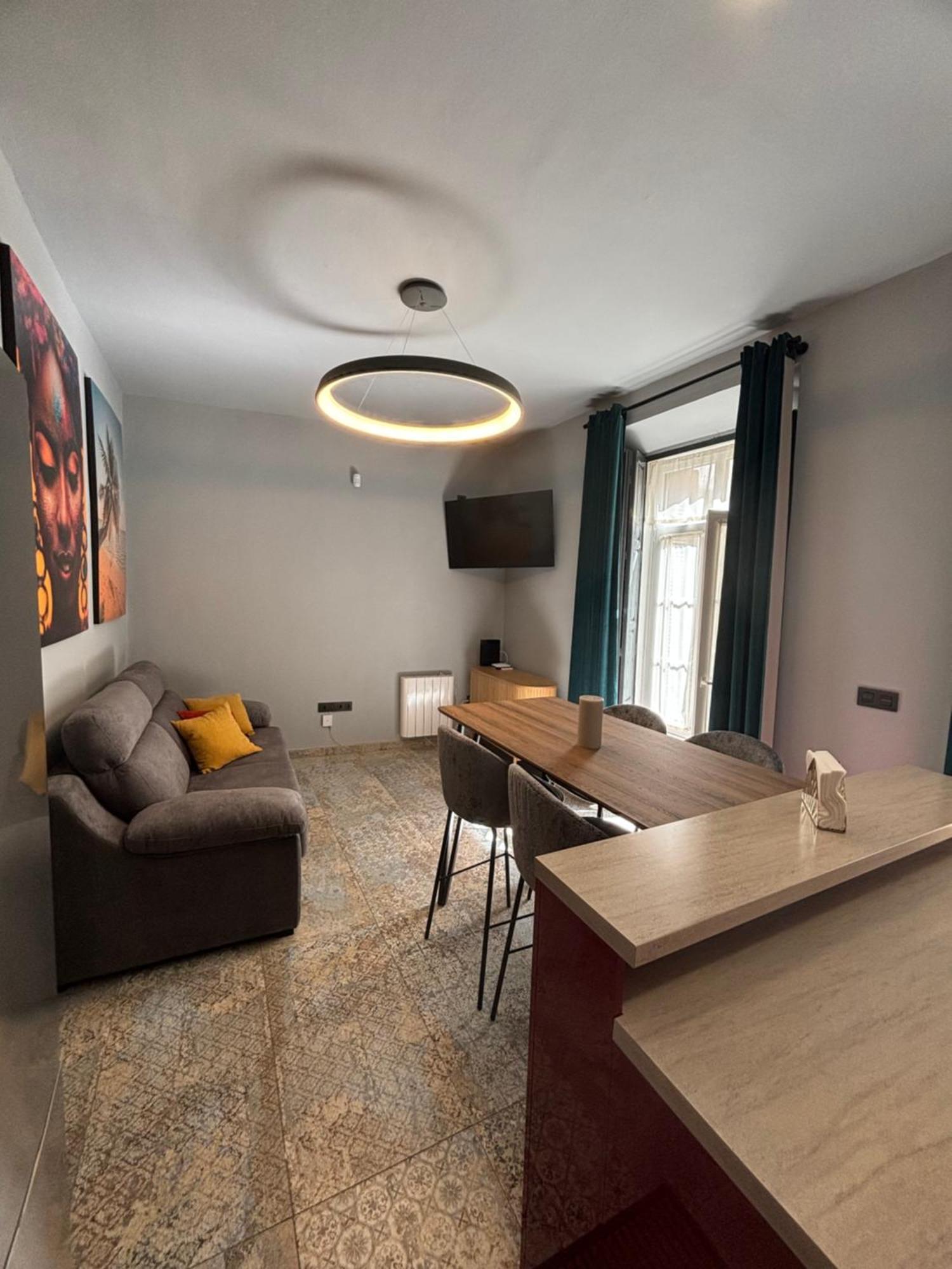 Alma De Malaga 2Br Stay With Art History & Comfort In The Heart Of The City 马拉加 外观 照片